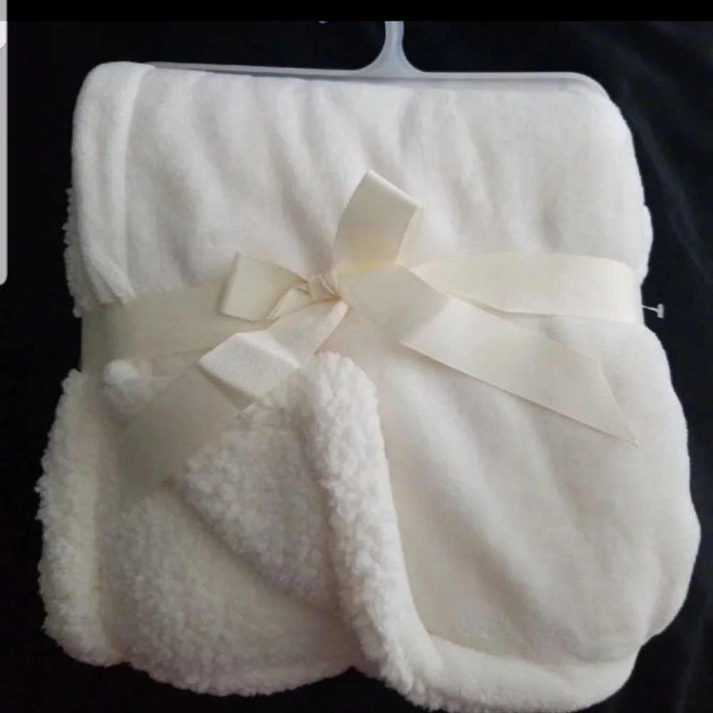 Cream blanket
